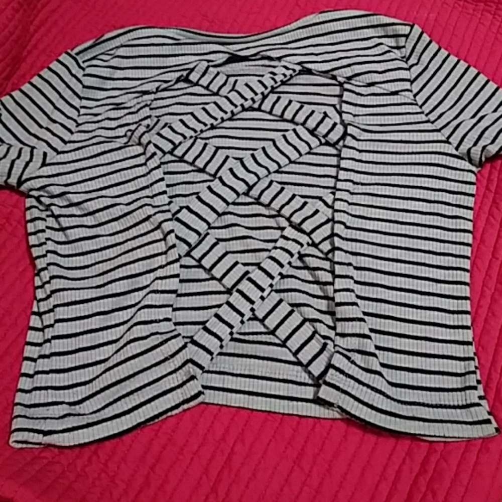 Summer crop with cutout back detail.