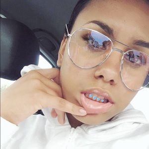 Meet your Posher, Juliana