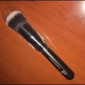 E.L.F ultimate blending brush