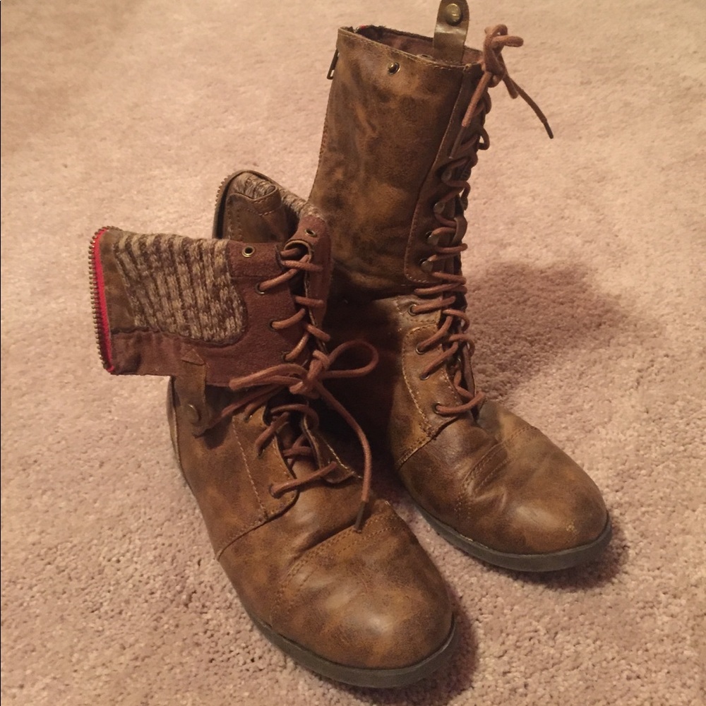 Combat boots