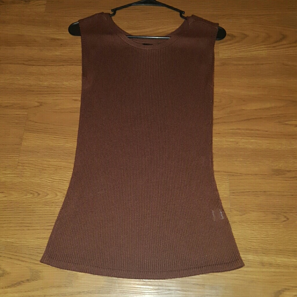 Sleeveless lightweight knit sweater