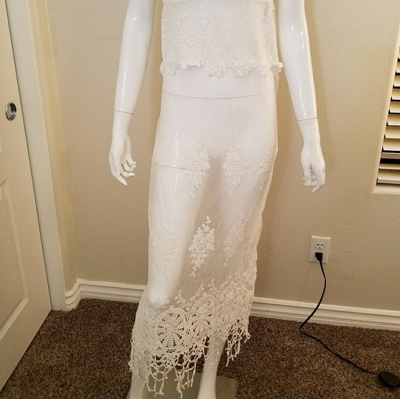 Lace Crochet coverup - Picture 4 of 5