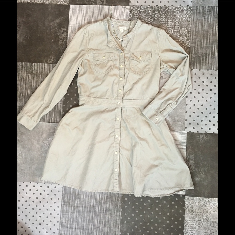 Dapper Gap corduroy button up dress!