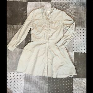 Dapper Gap corduroy button up dress!