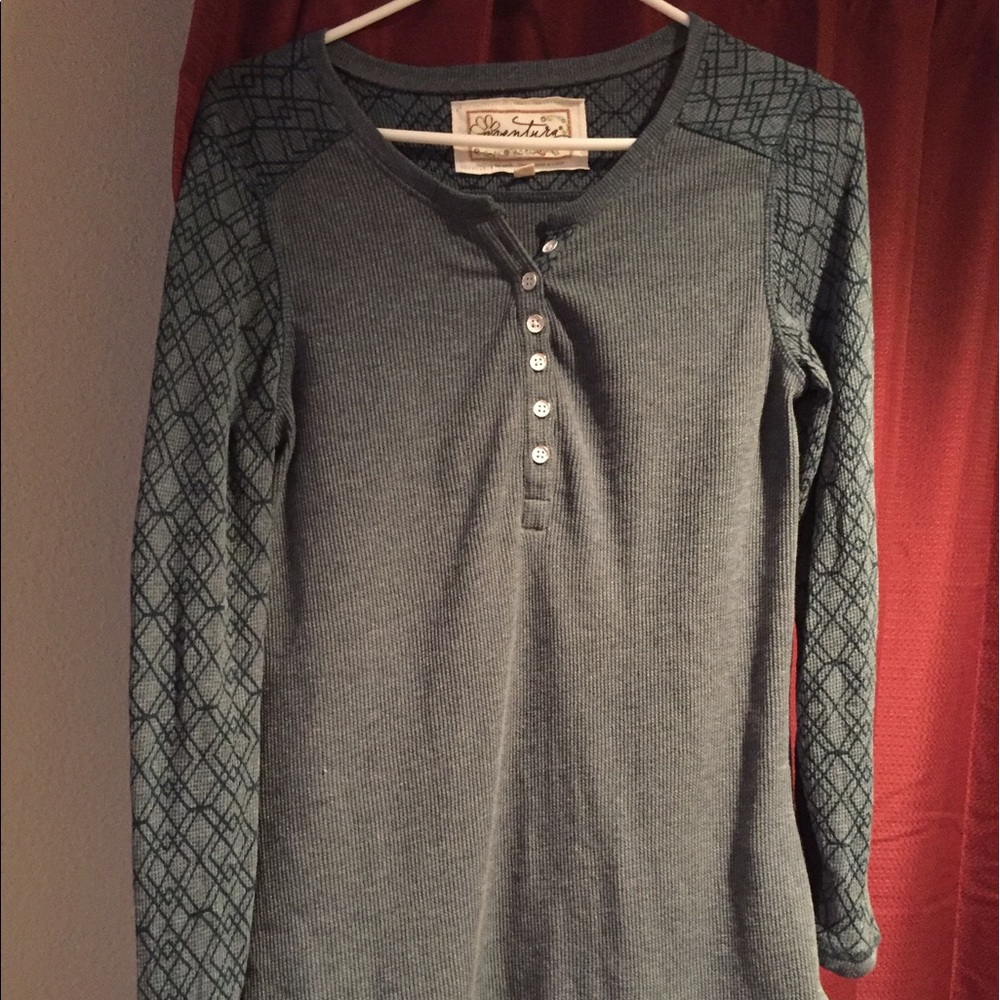 Long sleeve with buttons