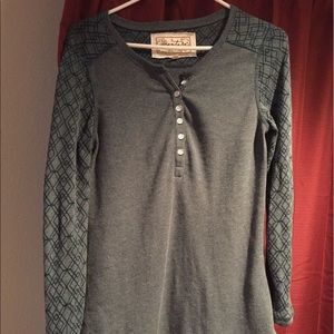 Long sleeve with buttons