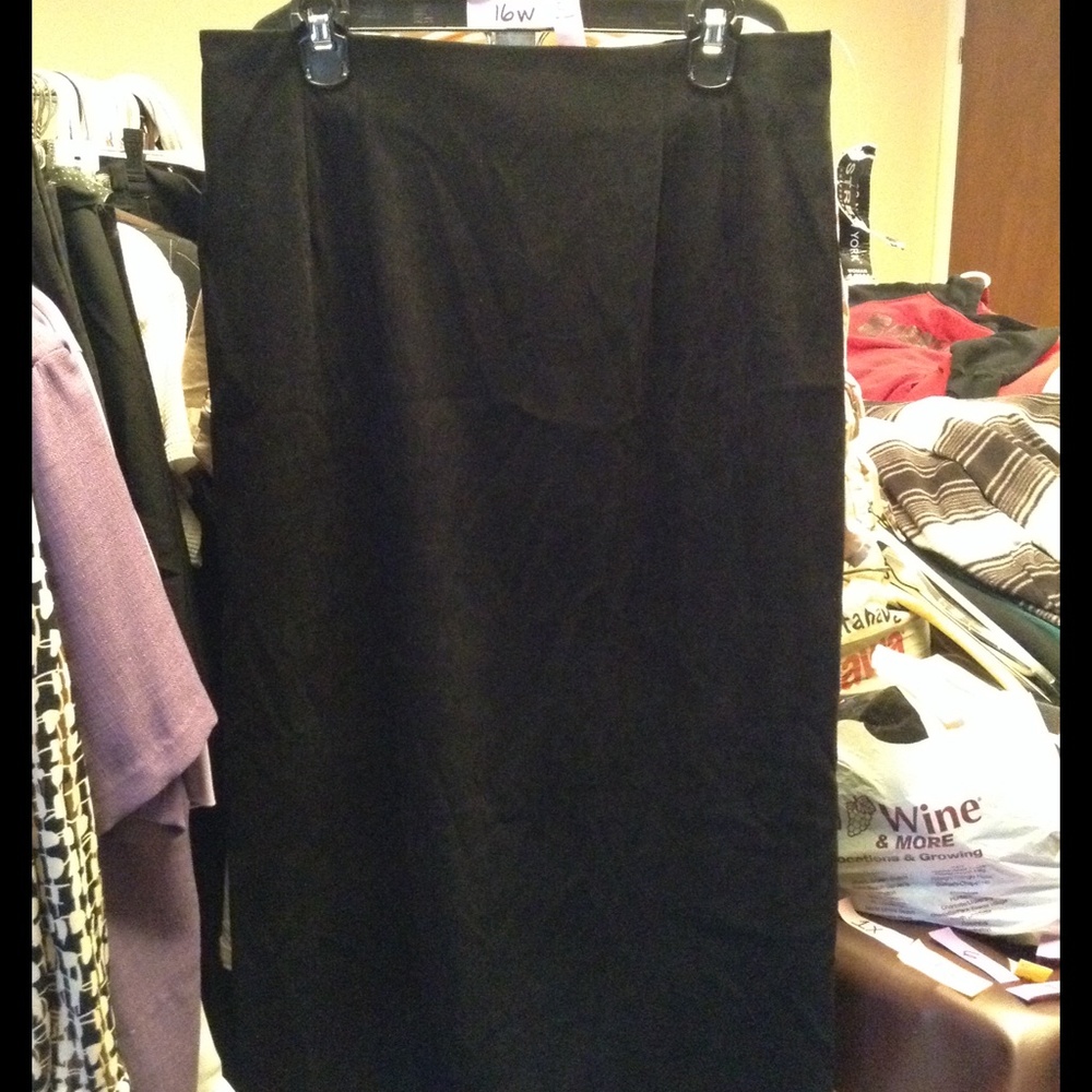 🎊new! 🆕▪️Black skirt. 16W▪️🆕