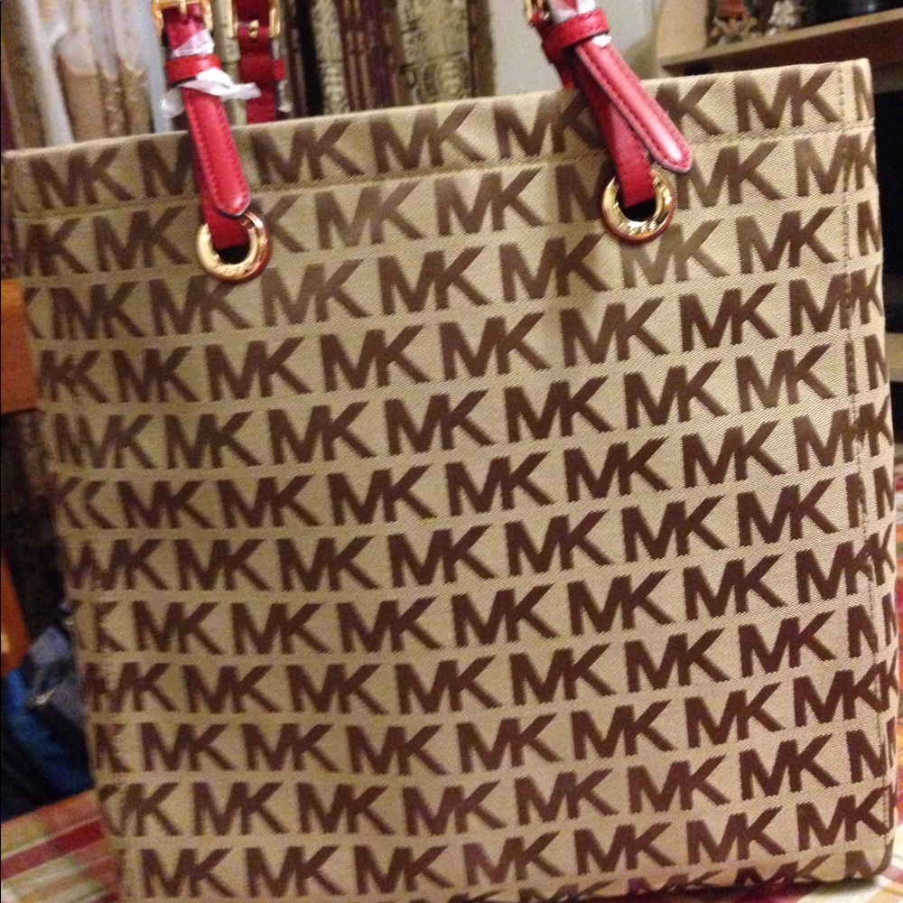 NWT Micheal Kors Authentic Large Shoulder Bag;$200