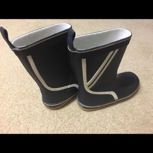 ☔️ Tretorn rain boots for a rainy season.used once