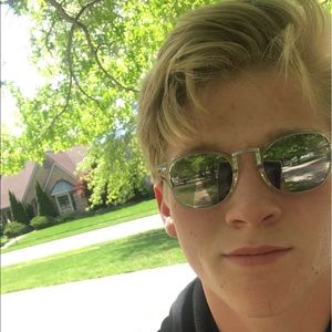 Meet your Posher, Elijah