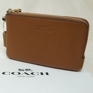 Coach Double Corner Zip Wristlet in pebble leather