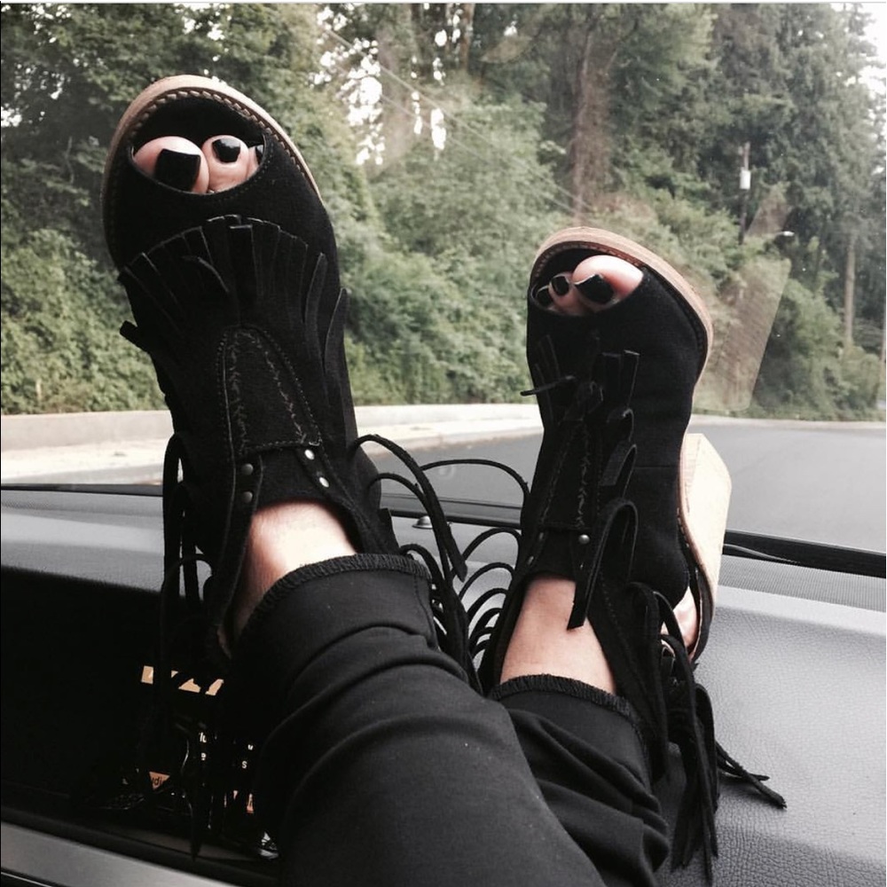 Black Distressed Fringe Boho Open Toe Booties - Picture 6 of 6