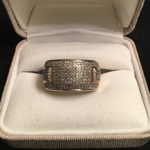 Men's 10k yellow gold ring with diamond accent