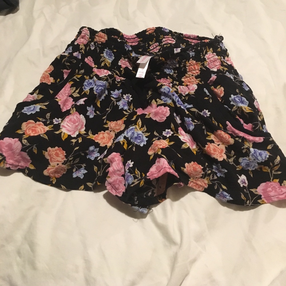 Big girl size 7/8 flowy shorts