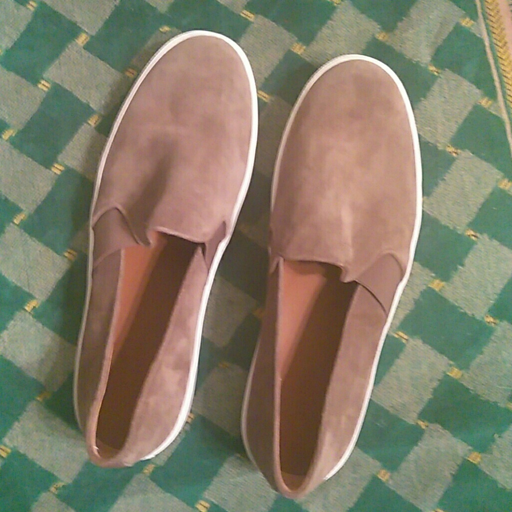 VINCE SUEDE SLIP ONS SIZE 9.5 NWT