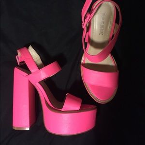 Size 6.5 hot pink heel