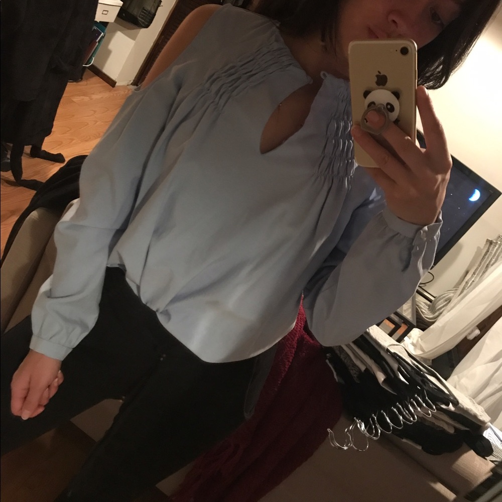 Baby blue shoulder cut out top