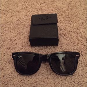 Ray-Ban Folding Wayfarer Sunglasses (Black w Case)