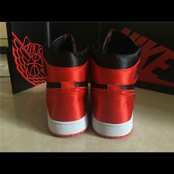 Satin red Air Jorden retro 1\'s