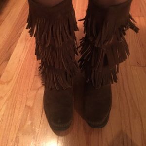 Minnetonka moccasin boots