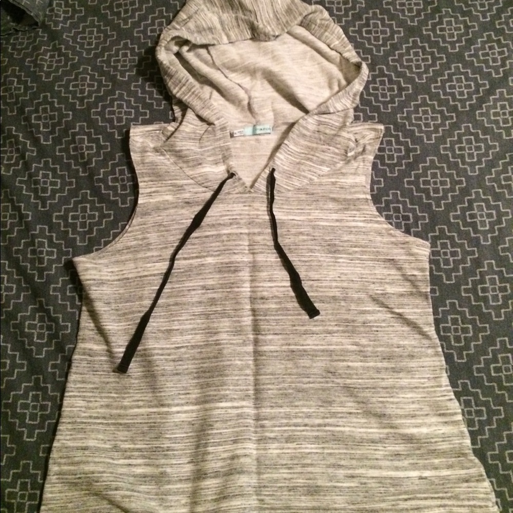 Sleeveless hoodie too