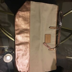 Pretty and fashionable purse