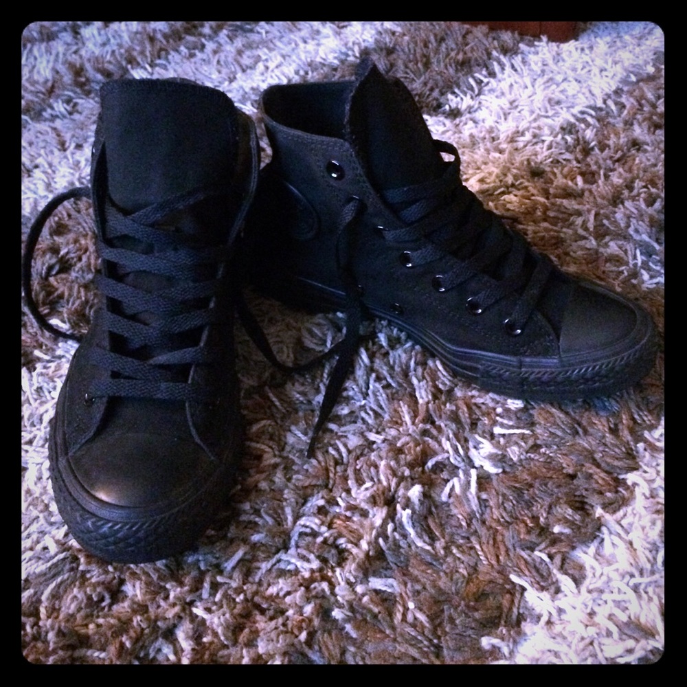 Black All Star Converse - Men's size 6