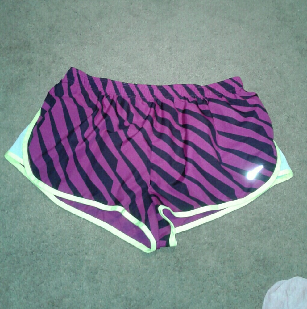 Nike shorts size large