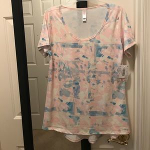 NWT Lularoe Small Classic Tee