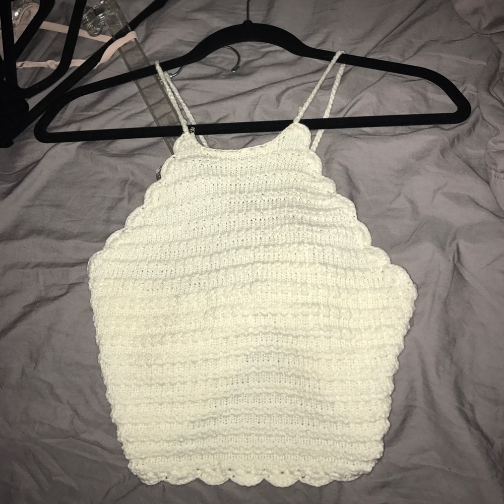 White knit scalloped crop top