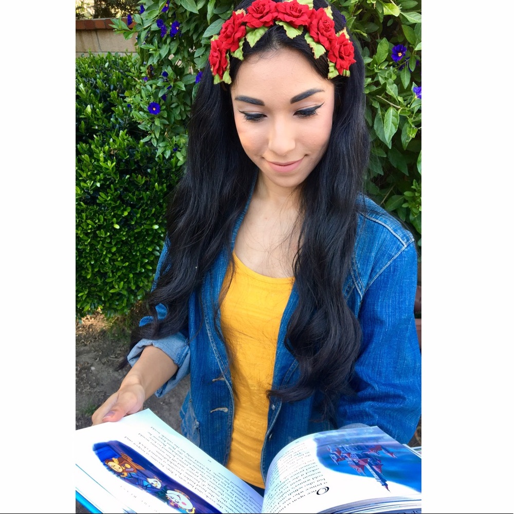 Red rose flower crown with leaves