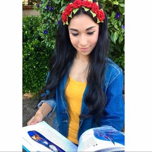 Red rose flower crown with leaves