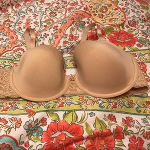 Wacoal bra. size 38D.
