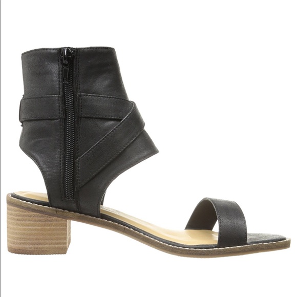 NIB Black Western Buckle Block Heel Sandal - Picture 4 of 8