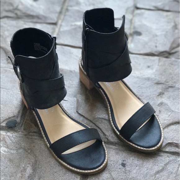 NIB Black Western Buckle Block Heel Sandal - Picture 5 of 8