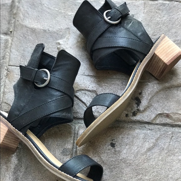 NIB Black Western Buckle Block Heel Sandal - Picture 6 of 8