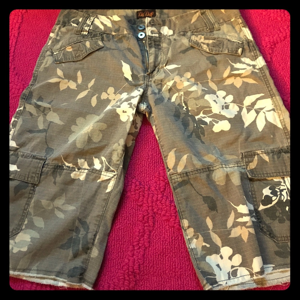 Tropical print cargo Capri