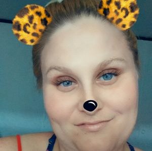 Meet your Posher, Cynthia