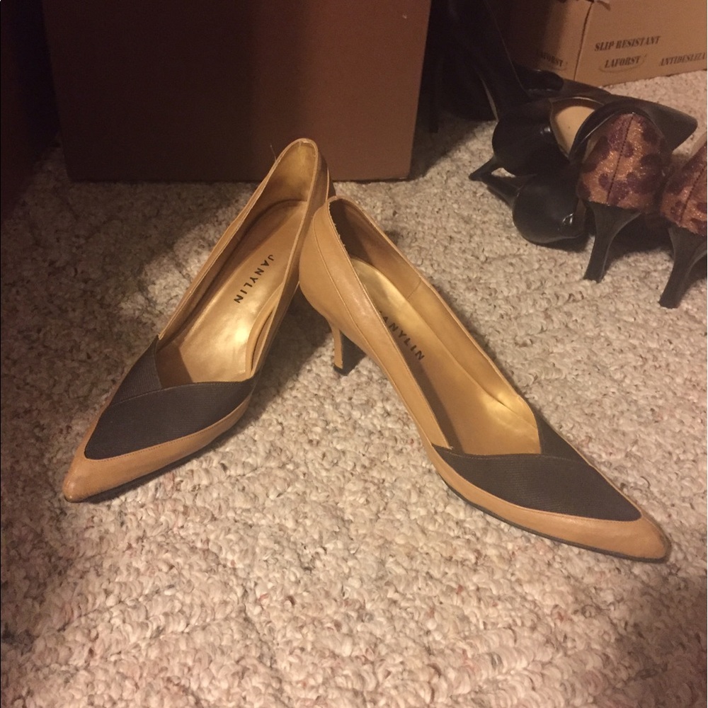 Two-tone kitten heels 👠💖