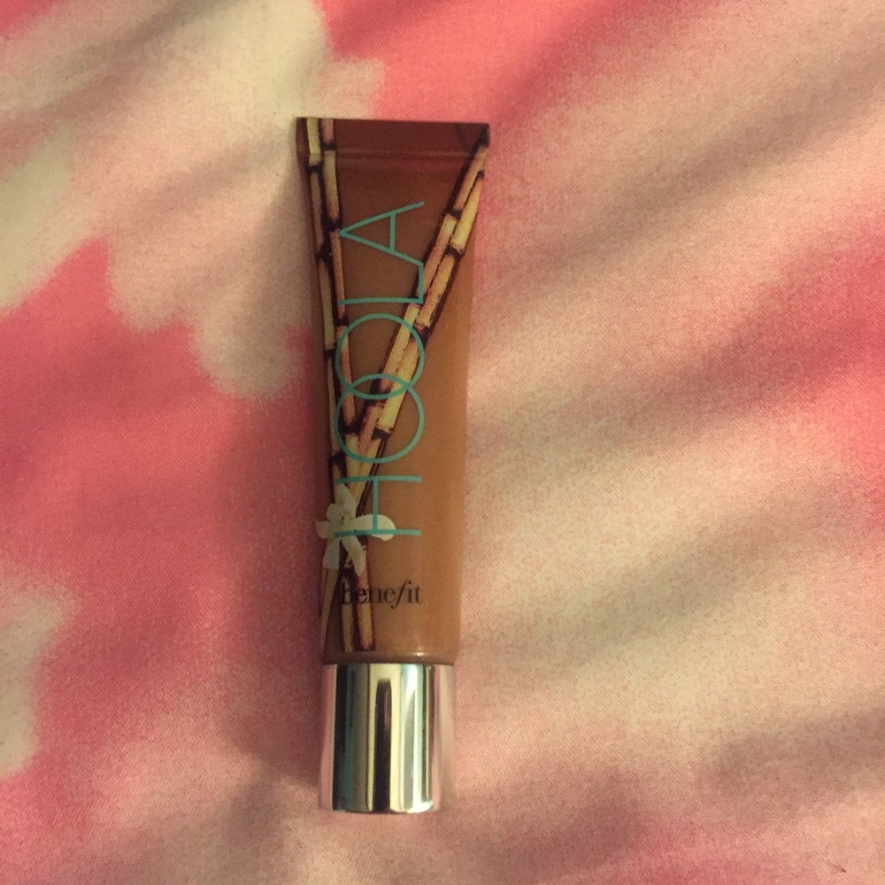 Benefit hoola lip gloss