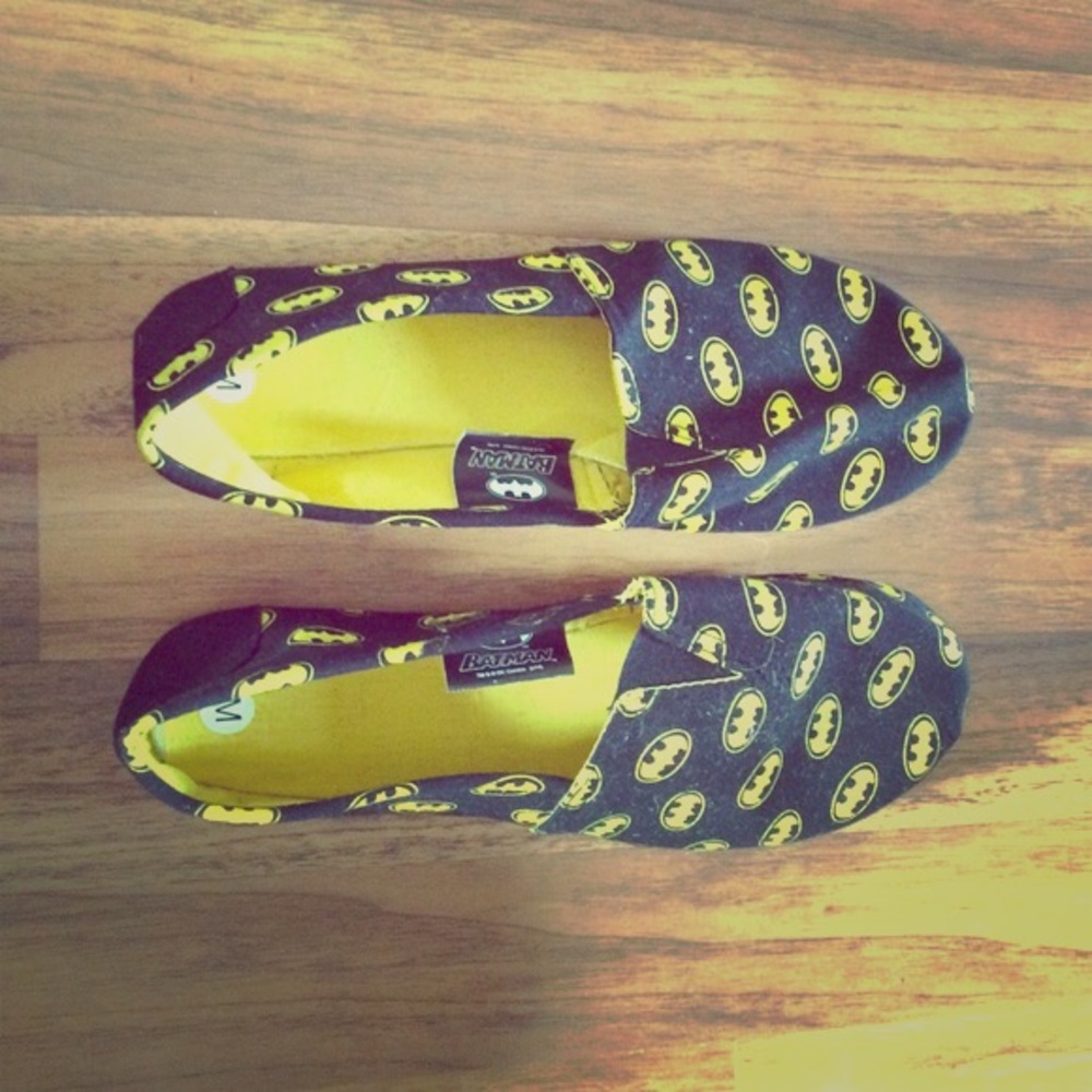 NWT Batman shoes from hot topic size large