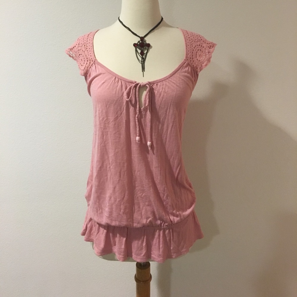 ✨Pink Crochet Shouldered Top✨