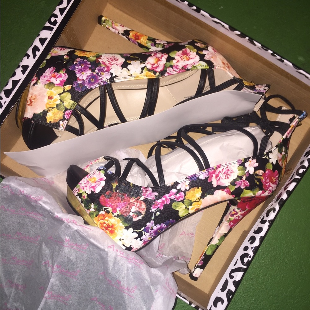 High heel flower stiletto shoe