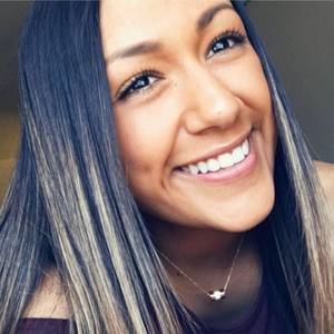 Meet your Posher, Yesenia