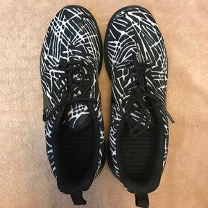 Nike roshes women 🎀