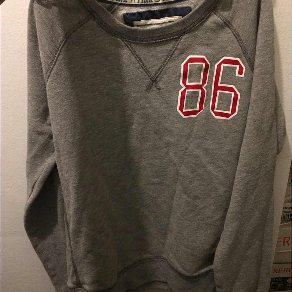 VICTORIA SECRET SWEATER