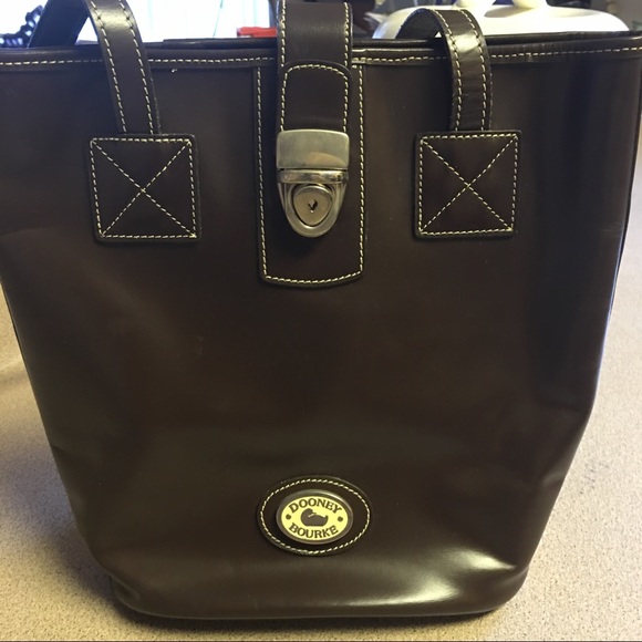 Dooney & Bourke Handbags - EUC Dooney & Bourke Bucket Tote Chocolate Color