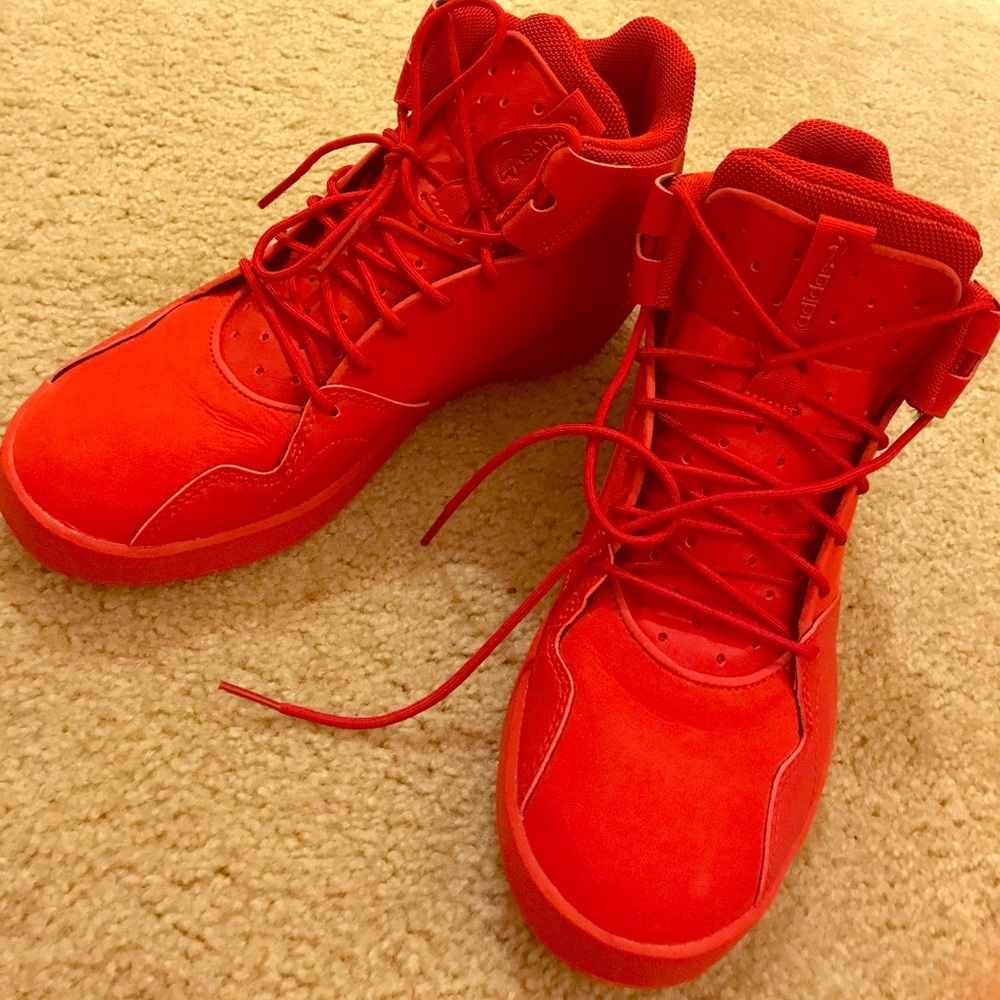 NWOT Adidas High Top Size 7