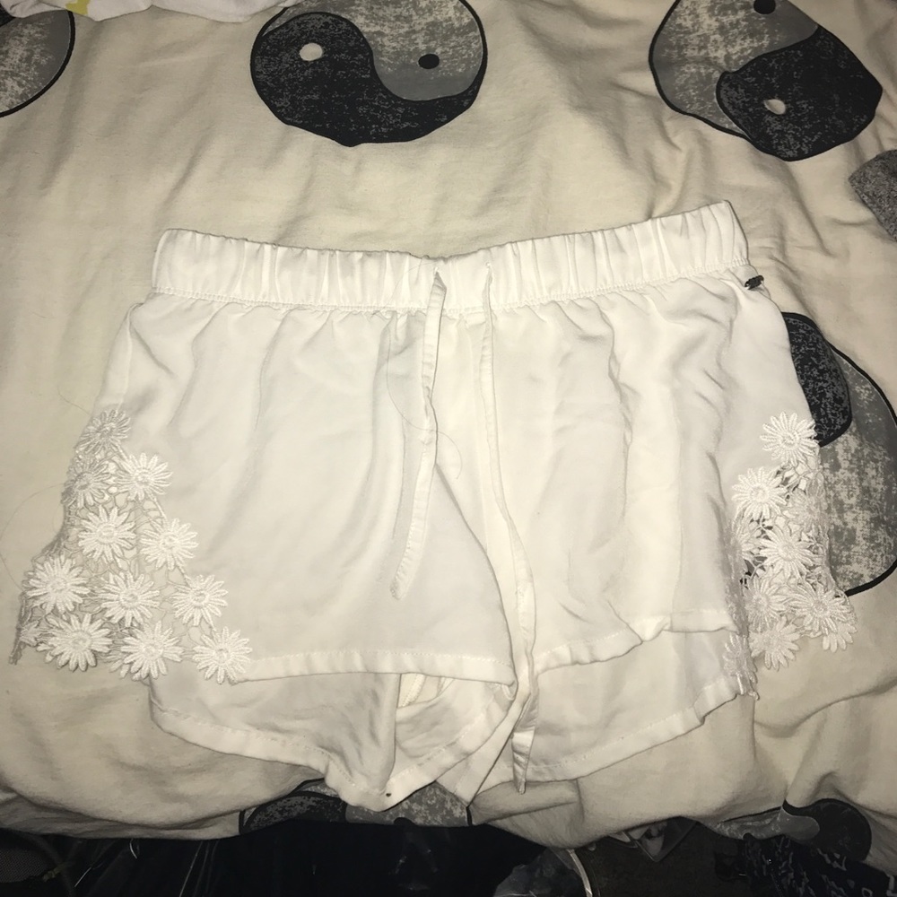ROXY WHITE LACE SHORTS