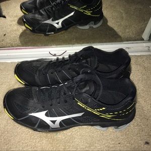 Mizuno wave lightening volleyball shoes!!